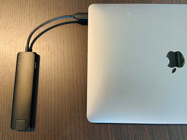 【Macbook Air】 Satechi ハブのおすすめ【USB-C ハブ スリムマルチ レビュー】 | スカバズ